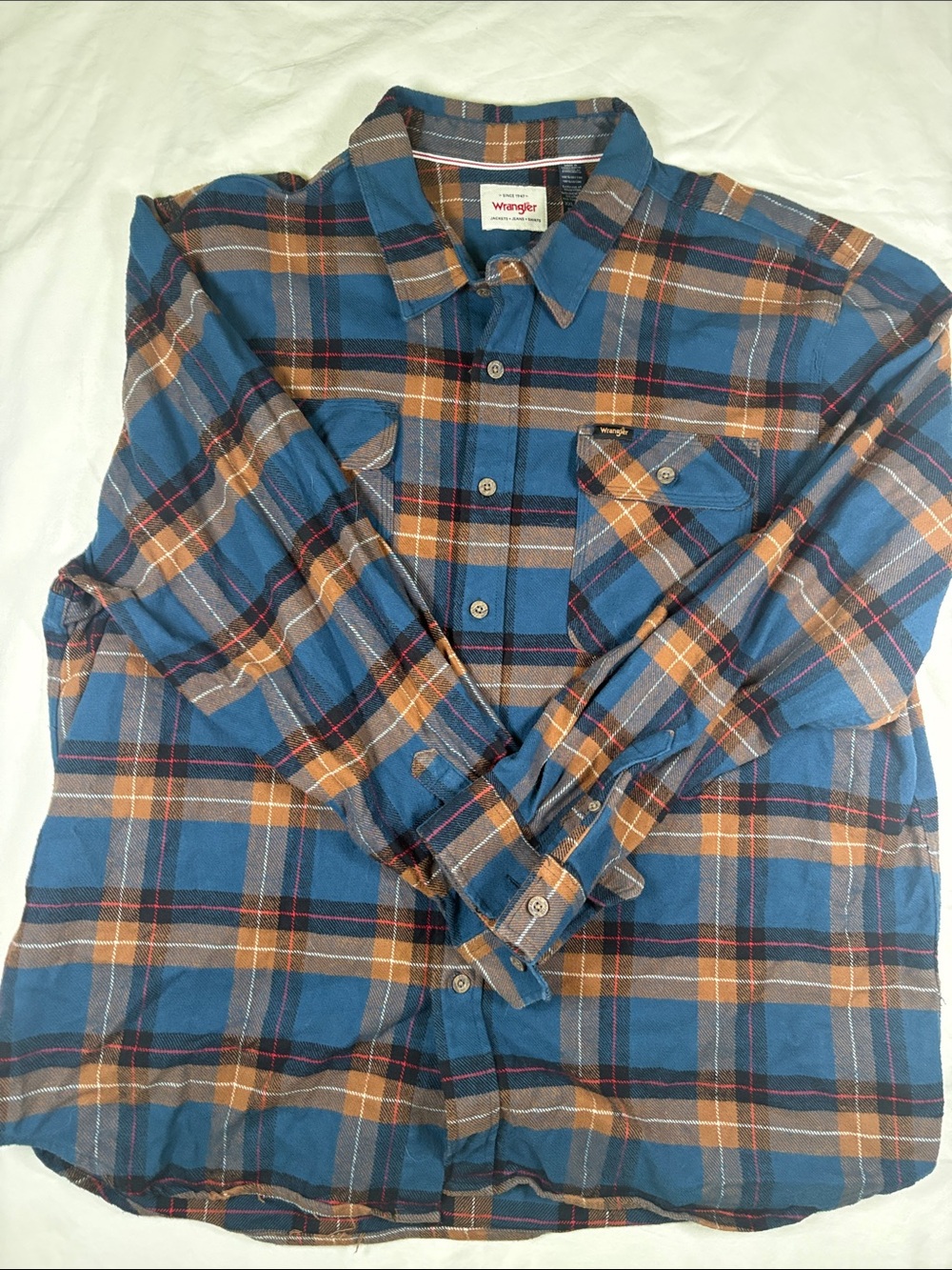 Wrangler Blue and Brown Plaid Button-Down Shirt